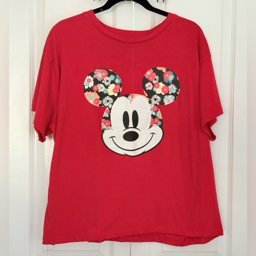 Disney Women’s Tee,Mickey Mouse on Red, size 2XL
